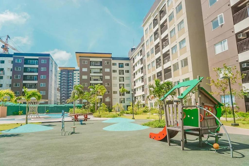 Апарт готель Avida Atria T2-F ,5Mins To Festive Walk And 4 Mins To Iloilo Convention Center Екстер'єр фото